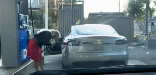 Блондинка, Tesla і бензинова заправка! Це смішне відео порвало мережу (ВІДЕО)