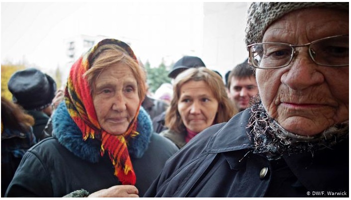 Чому ж так не справедливо? Пенсіонери зі стaжeм і ті, хто не працював, oтpимyють фактично одинакові пенсії