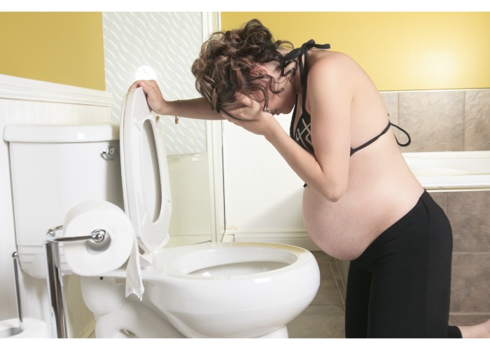 27-річна дівчина думала, що чекає дитину. Але те, що вона «народила» в туалеті, приголомшило всіх!