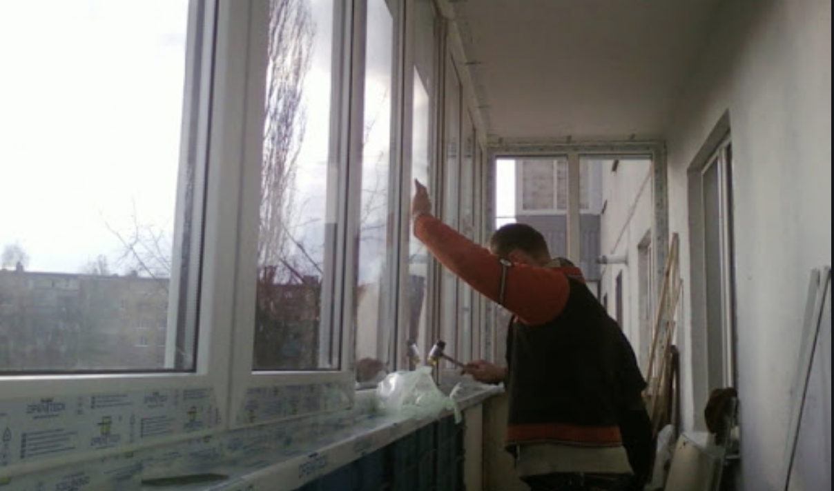 Дізнавшись про це, люди по всій Україні почали масово знімати пластикові вікна. Що відбувається?