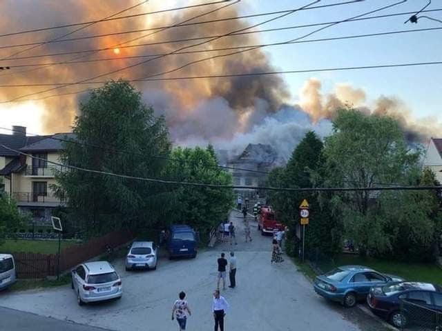 Біда… Все село у вогні… Пів години тому страшна пожежа охопила будинки… Є постраждалі… Подробиці…