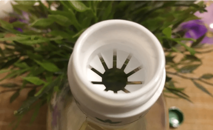 А ви знаєте для чого в шийці пляшки олії зроблені прорізи? Сама тільки недавно дізналася…