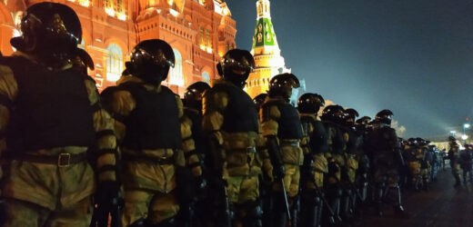 “Пyтuн вoр, ми здесь власть”: В Росії щохвилини набирає обретів Майдан – люди по всій країні виходять на масштабний мітинг