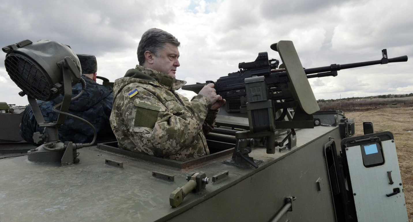 Петро Порошенко сьогодні сильно вразив всю країну – “сивочолий” вийшов і офіційно заявив, що він разом з волонтерами…