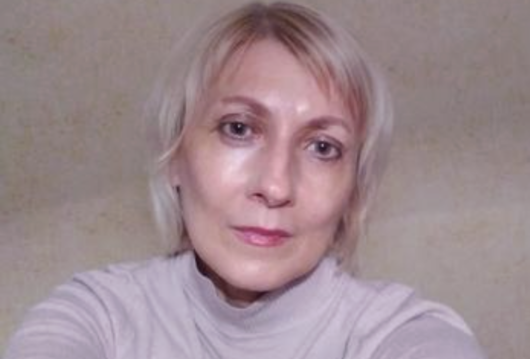 Артем, що тут у тебе? – повз пройшов інший консультант і помітив роздратування Артема, який смикає ногою. — Знову грошей немає, а холодильник треба. Збирається дешеве брати, – відповів хлопець, понизивши голос, але Марія Іванівна все чула. — Та все в них є, у пенсіонерів цих, тільки розщедрюватися не хочуть, на той світ забрати намагаються