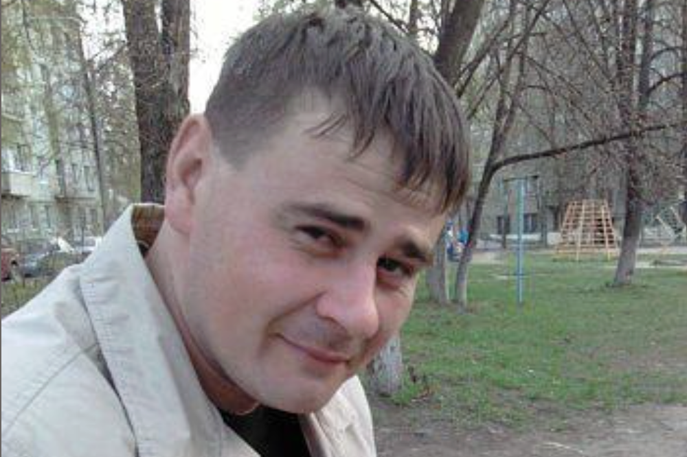 – Кохаєш, кажеш? – Андрій примружився і оголив передні зуби. – А сказала, що заміж виходиш? Збрехала, чи що…