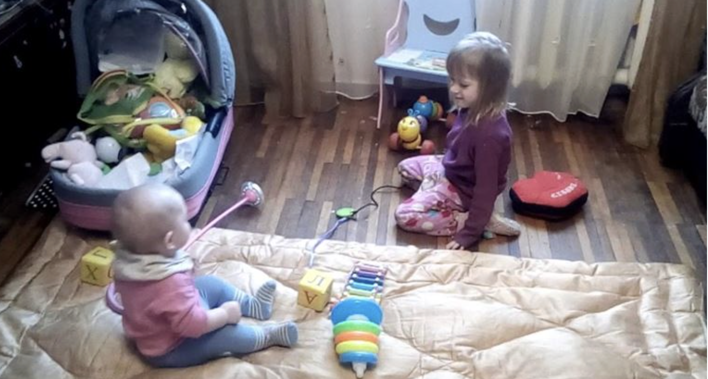 Сестра привозить до мене своїх дітей кожні вихідні, і я не бачу в цьому проблему, але коли я сказала, що цієї суботи я йду дивитися фільм з моїм хлопцем, сестра таке сказала мені, що досі не можу прийти до тями…