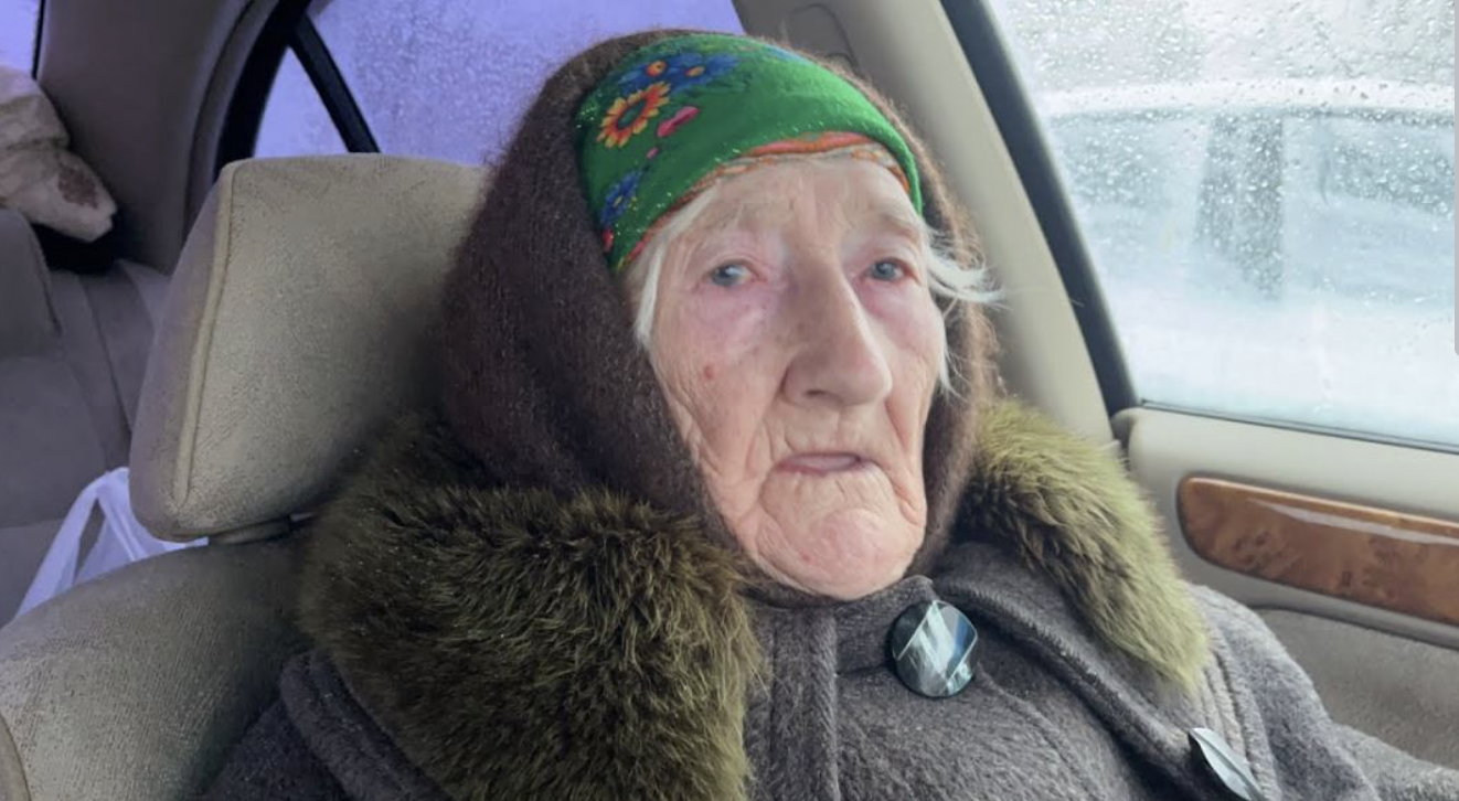 “Мам, нас покликали до ресторану. Ти їдь додому, потім зустрінемося…”- після цих слів сина, сльо зи стали литися рікою з очей пенсіонерки…