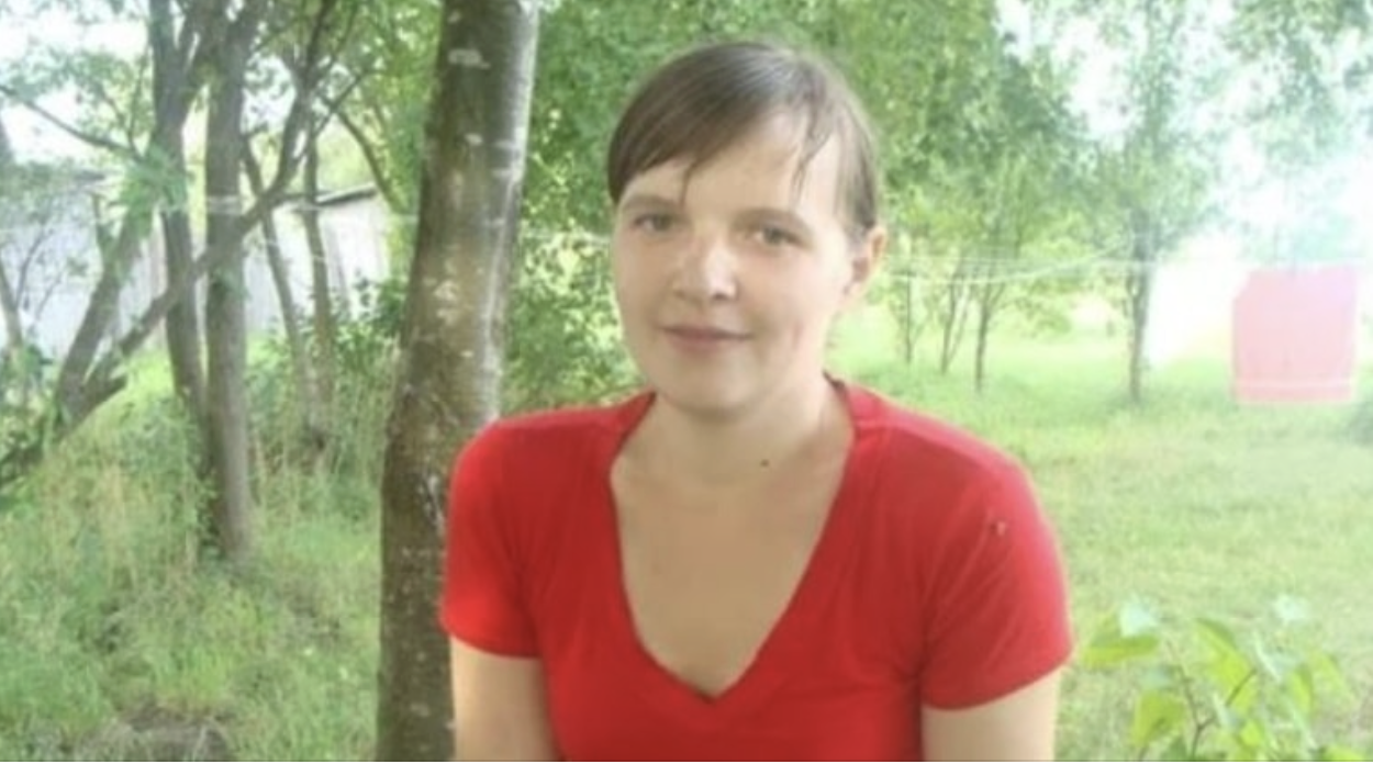 Знаєте, мені часто подруги казали, що вони жа хливо мені заздрять. — А тобі що? Живеш у своє задоволення. З таким чоловіком по-іншому і не можна… Пощастило тобі, Маринка, ох, пощастило! Тільки ніхто не бачив, як я живу насправді. А жила я кілька років не в шоколаді, м’яко кажучи, була одружена з Андрієм. З Андрієм ми познайомилися на роботі…