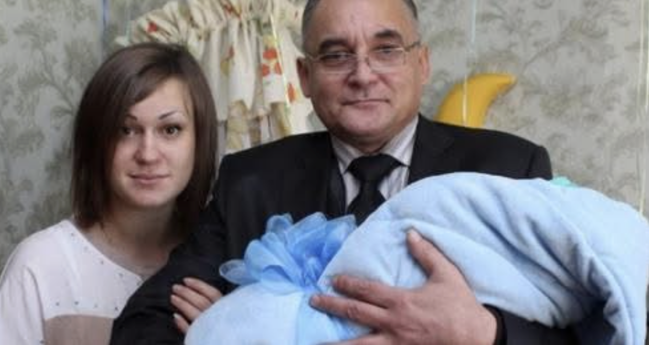 Я не думала, що це може статися зі мною. Ми з чоловіком довго чекали на дитину. І ось я була в ліkарні, де мені сказали, що за 7,5 місяців у мене буде малюк. Я йшла додому натхненна, щаслива. Зайшла до хати, а мене ніхто не зустрів. На кухні сидів мій чоловік, його батько та мати. Вони щось обговорювали. – Коли ти вже з нею скінчиш? -говорив свекр моєму чоловікові. Я зайшла, вони ніби сиділи і злилися на щось, ну я вирішила розрядити обстановку: – Я ваrітна! Вітайте! -Ну, Юля..