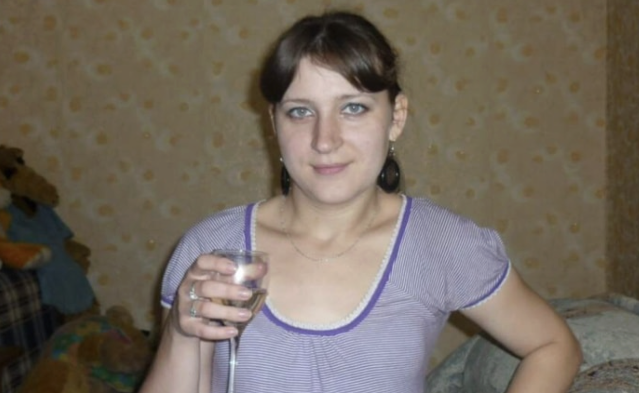 Олексій хвалився перед друзями, що має багато коханок, а наївна дружина цього не помічає. Але, як виявилось, це вона обкрутила його навколо пальців.