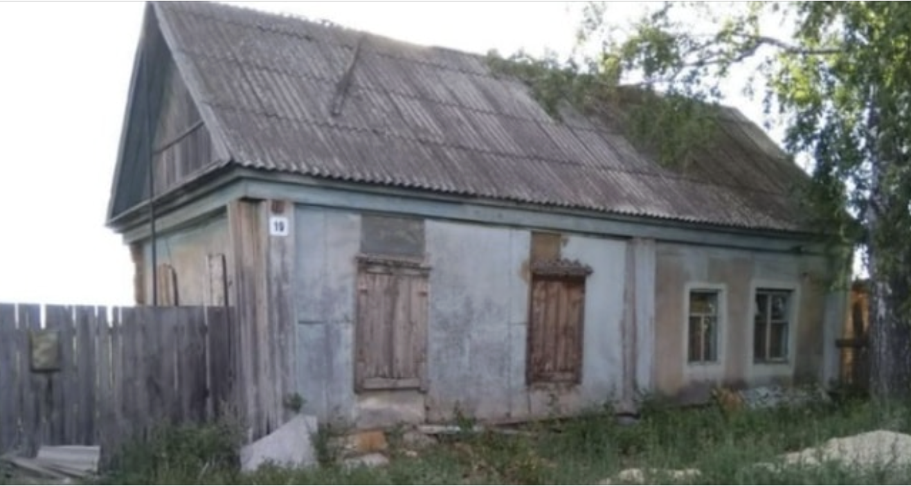 Віктор попросив маленьку жебрачку показати, де вона живе. А увійшовши до хати хлопець заціпенів, адже жінка яка лижить на ліжку, була.