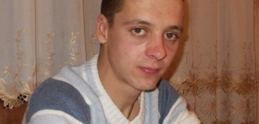 Мені 37 років, а й досі живу з мамою. Не те щоб я не хотів жити сам – просто якось так склалося. Після універу було зручно: мама готувала, прала, все прасувала.Потім з’явились перші стосунки – не склалось. Друга дівчина – теж ні. А далі просто звик. Тепер не знаю, як бути і прошу вашої поради, бо мама перегинає палку. Те, що вона на днях зробила змусило набратись такого сорому перед знайомити, що й згадувати не хочу. Невже так буде завжди?