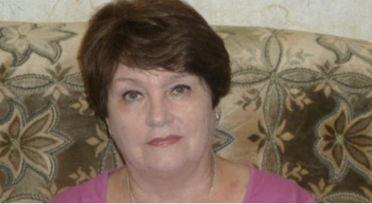 Мені 58. Вже 8 років я живу сама. У сина є своя сім’я, але він мене часто відвідує. А чоловік пішов від мене до іншої молодші ще 8 років тому. Від самотності я божеволіла. У мене були подруги, але ж ви розумієте, що подруги – це не те, чого хочеться дощовим затишним днем поруч, на дивані, за переглядом серіалу. Так, я вирішила спробувати знайти своє щастя у…