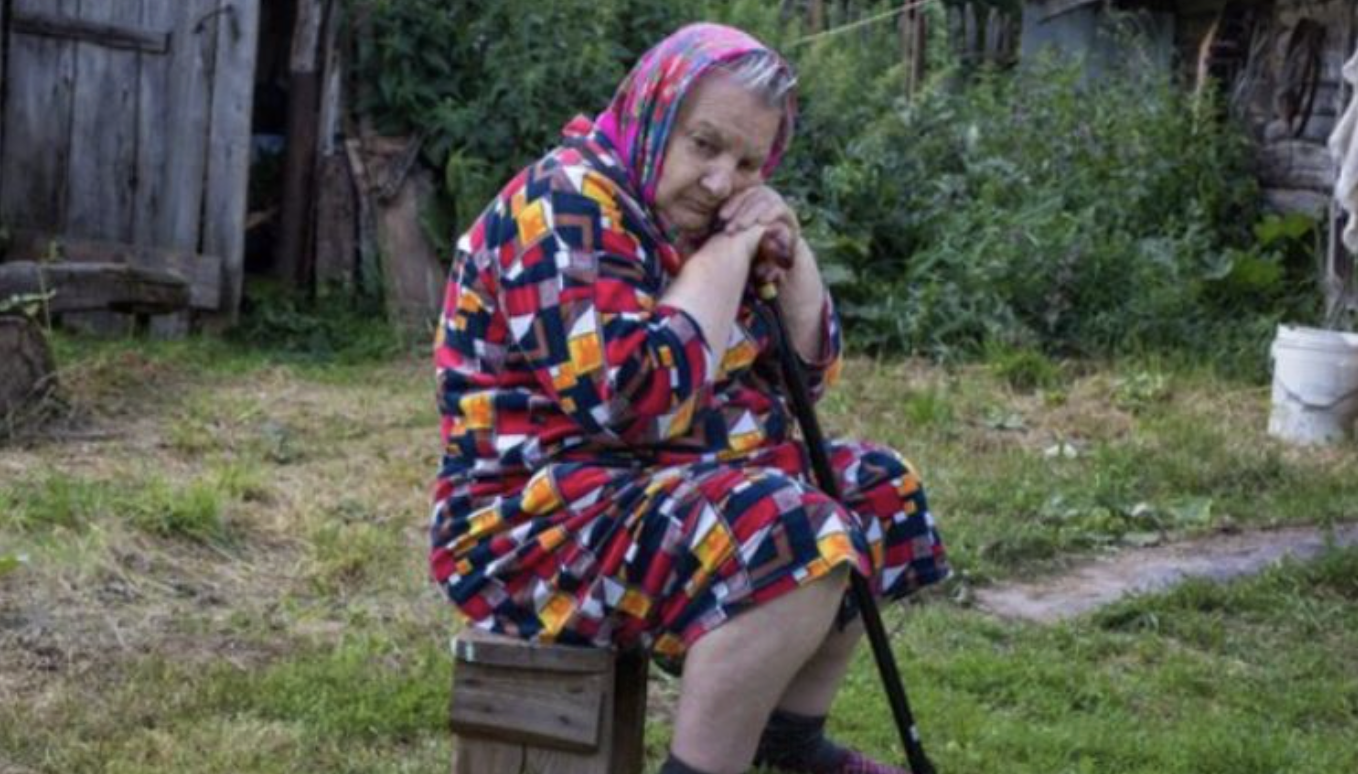 Сусідський син Коля приїжджав у село до мами лише під час урожаю, а так не згадував про неї. Я вирішила його провчити…