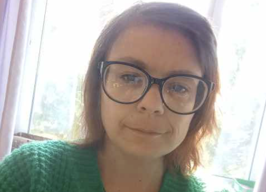 Мені пощастило, що моя рідна бабуся відігріла мені серце, в мої вісім років воно вже було замерзле, адже мене найближча людина, мама, зрадила. -Що ти таке говориш! Ти сама захотіла жити у бабусі!