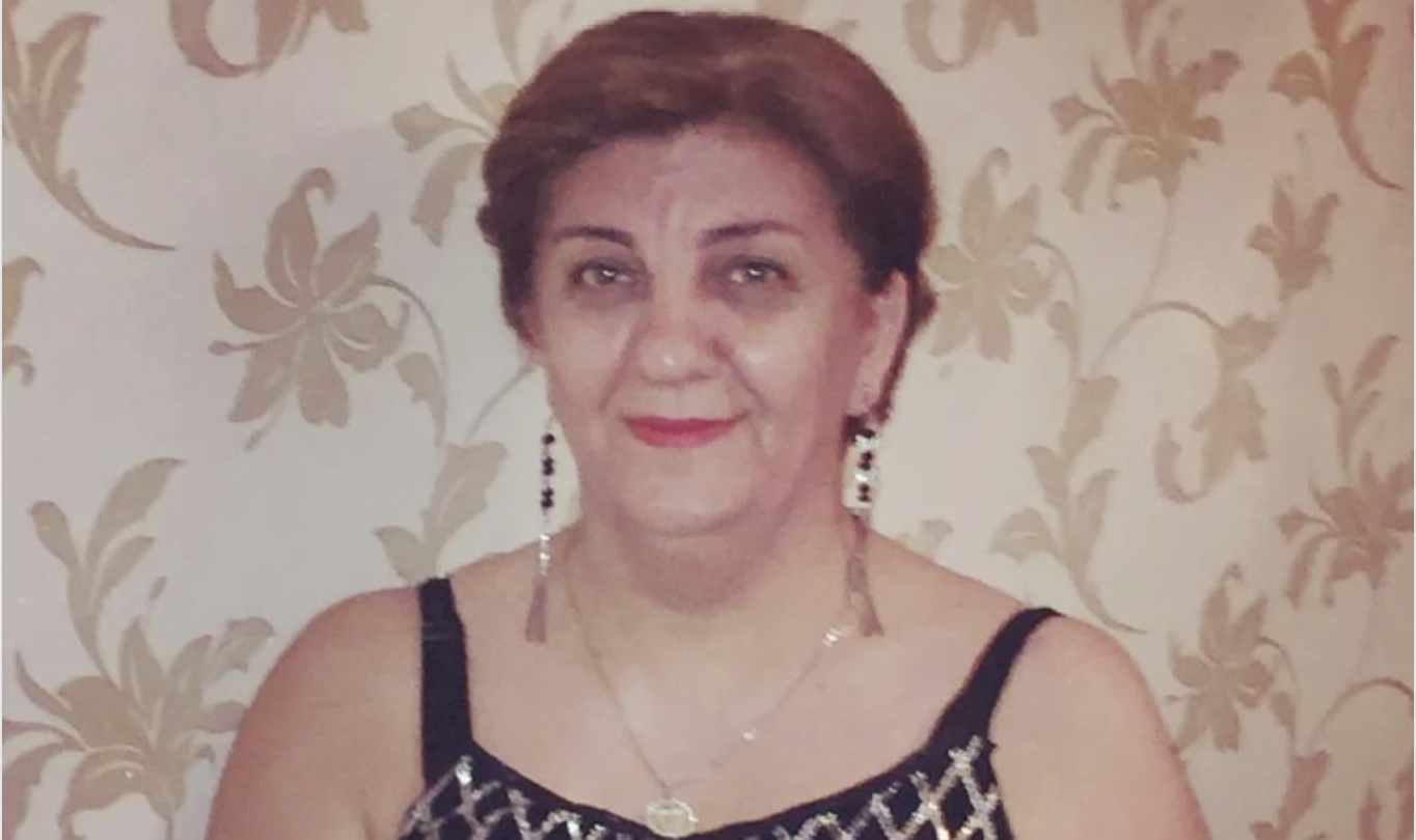 Коли я вийшла заміж, то свекруха мене зне навиділа. Які обра зи я не чула від неї. Антоніна Павлівна вважала своїм обов’язком вказувати на мої мінуси перед чоловіком та гостями. Так жити я не могла, тож ми з чоловіком вирішили, що нам треба переїхати. Взяли іпотеку та переїхали. Я народила двох дітей, свекруха особливої любові до них не відчувала. Іноді мені здавалося, що вона їх не любить, бо вони були мої. Спілкування ми намагалися підтримувати, як ні — мати чоловіка. Хоча, чесно кажучи, чоловік завжди знаходив відмовки, щоб до батьків не їхати. Йому не подобалося, що кожного разу його мати каже про мене всілякі rидоти.