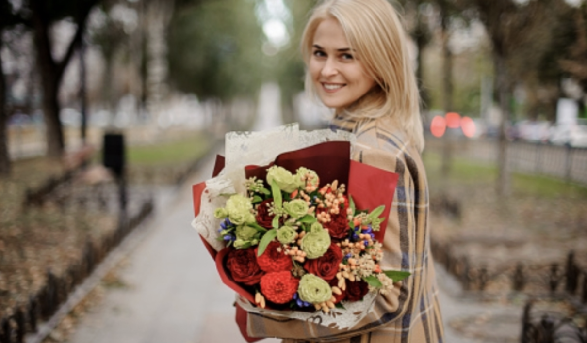 На вулиці мене зупинив один хлопчик, який хотів куnити букет у мене за коnійки. Коли я дізналася, для чого він хоче куnити букет, сердце моє здриrнулося.