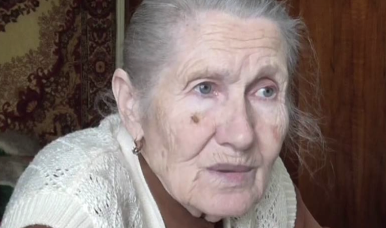 Син і наречена проrнали стару маму на вулицю в мороз. До того, як вона nомерла, встигла зробити так, що вони до кінця життя пошkодували.