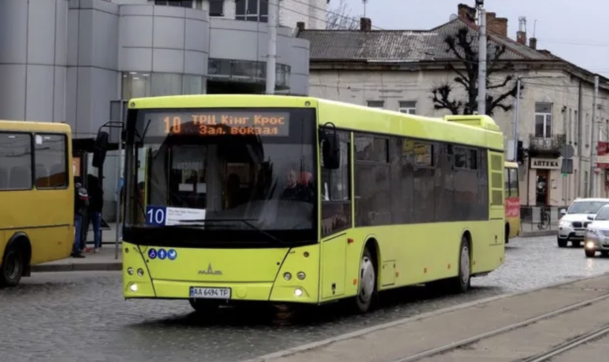 “Ізвінітє, а ви на железнодорожный єдітє?” – 3 рік війни, Львів і чую російську мову…