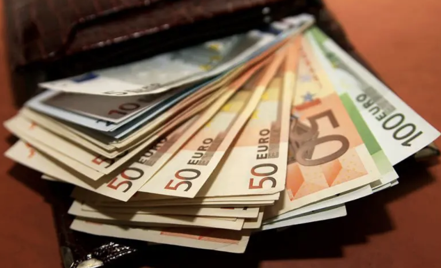 Збрехала чоловікові та свекрусі про зарплату в Німеччині. Адже у мене є план, куди я витрачу всі гроші, які заробляю в Дрездені…