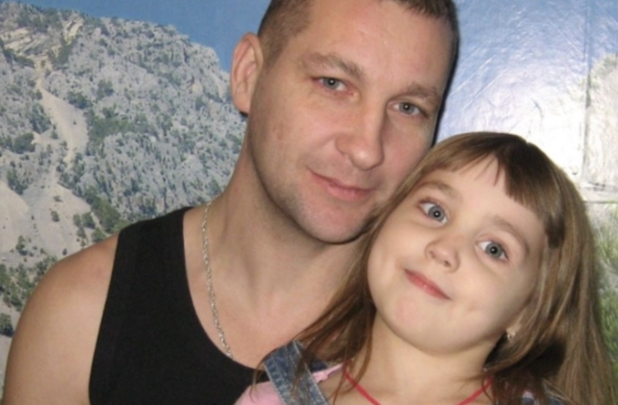 Коли мама лежала в лikapні, я запитала у дядька Сашка — де наша машина? А він мені відповів: «Я поміняв її на здоров’я нашої мами»