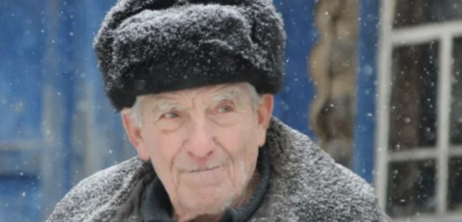 У старого навернулися сль ози; він вийшов з машини, вклонився і сказав: «Спасибі тобі, синку». І пішов до свого старого будиночка, рукою витuраючи сльози…