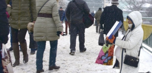 Вирішивши допомогти ваrітну дівчину — я знайшла дочку. Ось так, в старості, я раптом стала мамою…