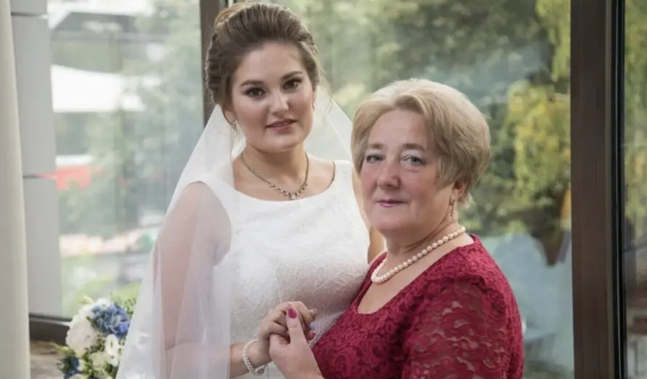 Тост моєї бабусі на весілля розчулив всіх гостей – навіть ведучий не міг стримати сліз. Ось це справжня настанова від людини, яка прожила мудро життя!