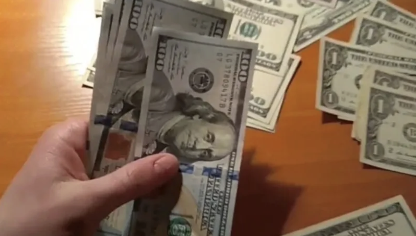 Поїхала на заробітки і не даю дітям ні копійки. Я не скнара, а справедлива матуся. Мені за це діти ще подякують!