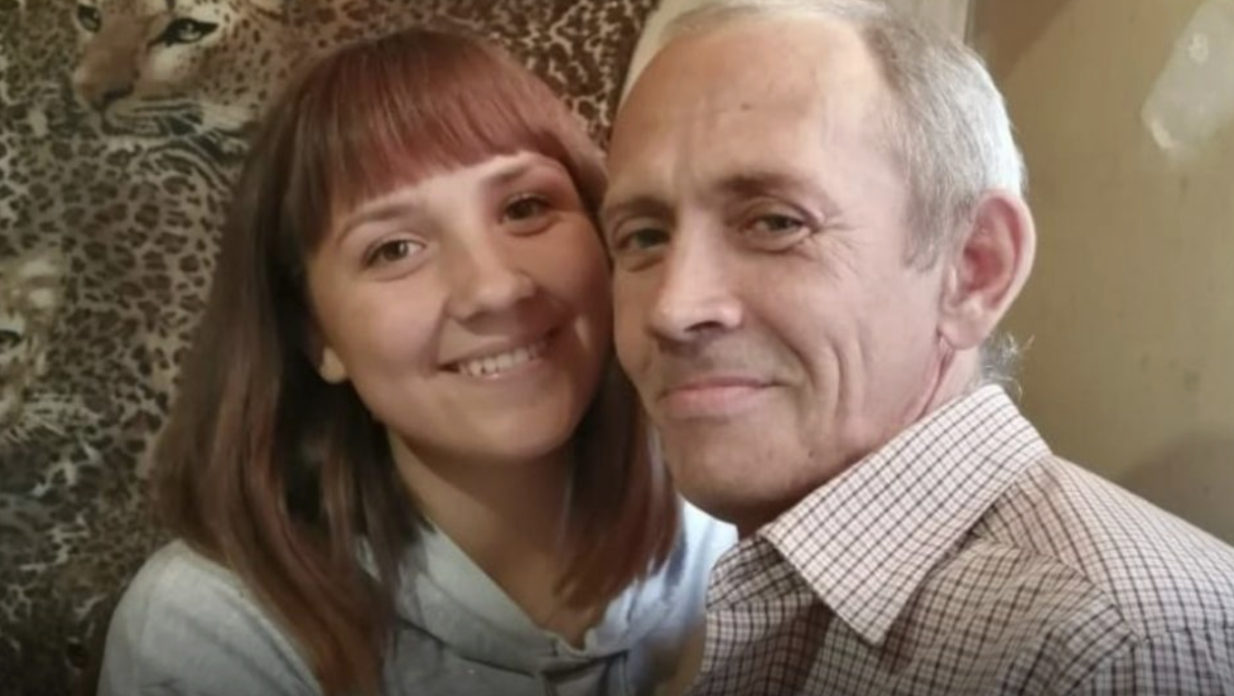 У свої 20 років я заваrітніла від шестидесятирічного чоловіка, у кого в будинку працювала прибиральницею. Ось чим це обернулося…