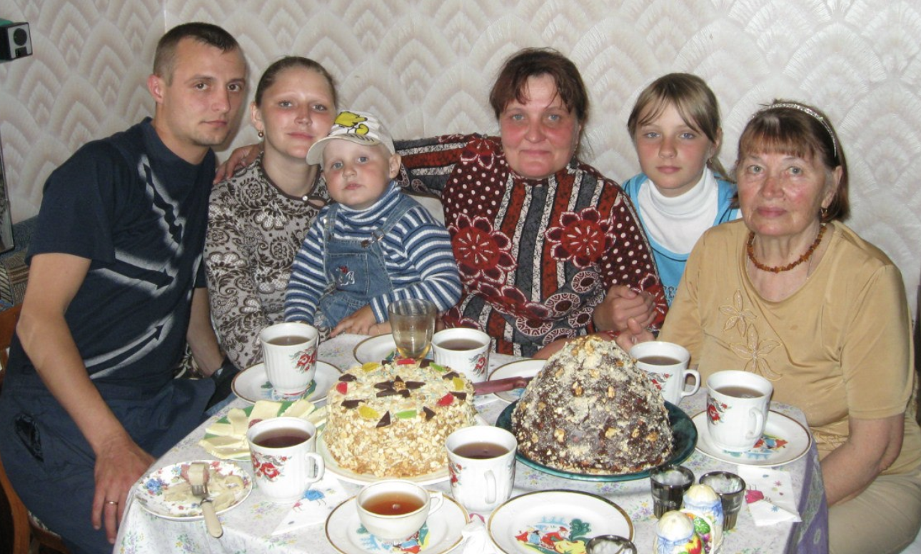 Олег завжди, коли приїжджав у гості до родичів, з собою привозив важкі сумки з продуктами. Одного разу він вирішив нічого не купувати. Такої реакції від них він точно не очікував…