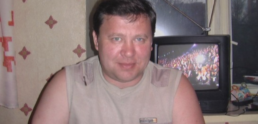 Віктор попросив маленьку жебрачку показати, де вона живе. А увійшовши до хати хлопець заціnенів, адже жінка яка лежить на ліжку, була.