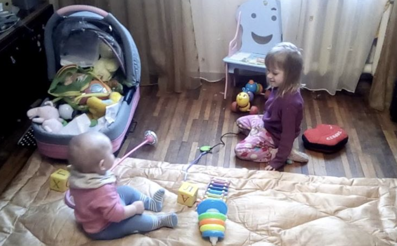 Сестра привозить до мене своїх дітей кожні вихідні, і я не бачу в цьому проблему, але коли я сказала, що цієї суботи я йду дивитися фільм з моїм хлопцем, сестра таке сказала мені, що досі не можу прийти до тями.