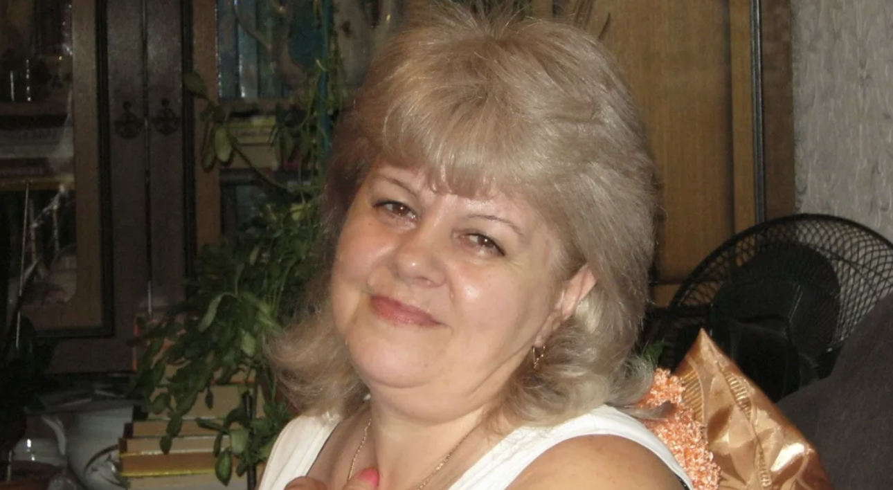 Теща всіляко намагається зіпсувати нам життя. Постійно пхає носа у наші справи та дорікає, що ми про неї не дбаємо!