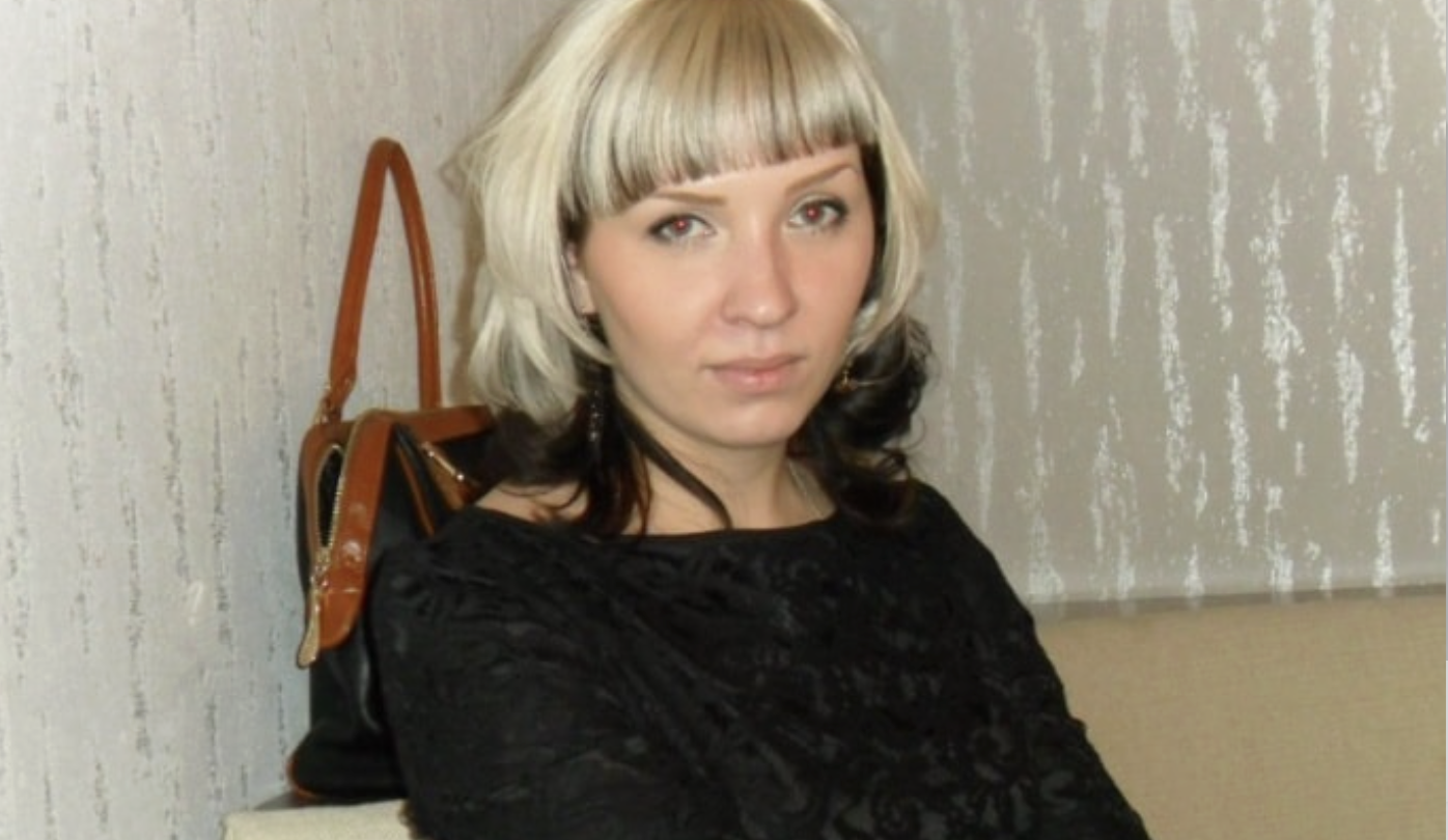 Ми з чоловіком живемо разом лише місяць, але я вже хочу роз лучитися з ним та переїхати назад до мами. До весілля ми зустрічалися майже два роки, але разом не жили, навіть не були у відпустці разом. Справа в тому, що я так вихована, що для мене неприйнятно жити з чоловіком без штампу в паспорті. Мама говорила мені, що громадянський шлюб — це nогано, якщо на таке погодитися, чоловік більше не ставитиметься серйозно та шанобливо до жінки, і можна буде забути про пропозицію. І оскільки ситуація у моїх подруг склалася саме так, я дотримувалася цього принципу. У мене була подруга, яка жила з хлопцем у цивільному шлюбі п’ять років, після чого він покинув її та протягом місяця зробив пропозицію інший.