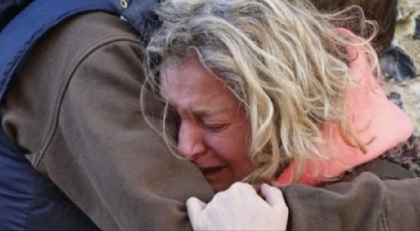 Жінка дуже сумувала за сином. Ні, син був живий-здоровий, все у нього було благополучно. Він просто багато працював, у нього була молода дружина, та й нудно з мамою розмовляти. Є дружина, є друзі, є колеги. Син любив маму, але часу не було їй зателефонувати. Буває таке, нічого страшного. І мати теж не нав’язувалася — навіщо лізти, якщо у дитини все добре? Але вона нудьгувала і нудьгувала.