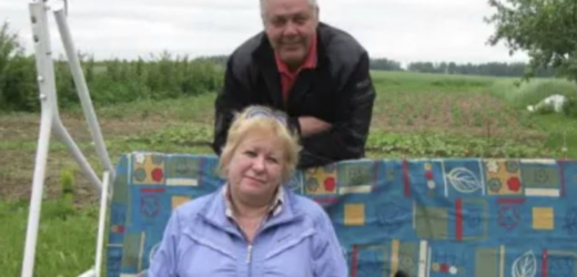 Я особливо не дружила з сім’єю чоловіка. Намагалася не сваритися з ними, трималася осібно. У свята відвідували їх з чоловіком і дітьми. Вони теж іноді приходили до нас в гості. Незабаром, чоловіка по роботі запросили працювати в столицю. І ми всією сім’єю, чоловік, я і дві дочки, переїхали в нову квартиру. На вихідні до нас приїхали свекруха і зовиця. Принесли з собою подарунок на новосілля. Чоловік попросив мене накрити на стіл і підготувати гостьову кімнату.