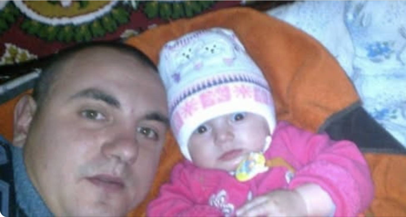 Ваня повернувся додому після прогулянки із сином, але дружину вдома не виявив. Увечері він отримав смску від дружини.