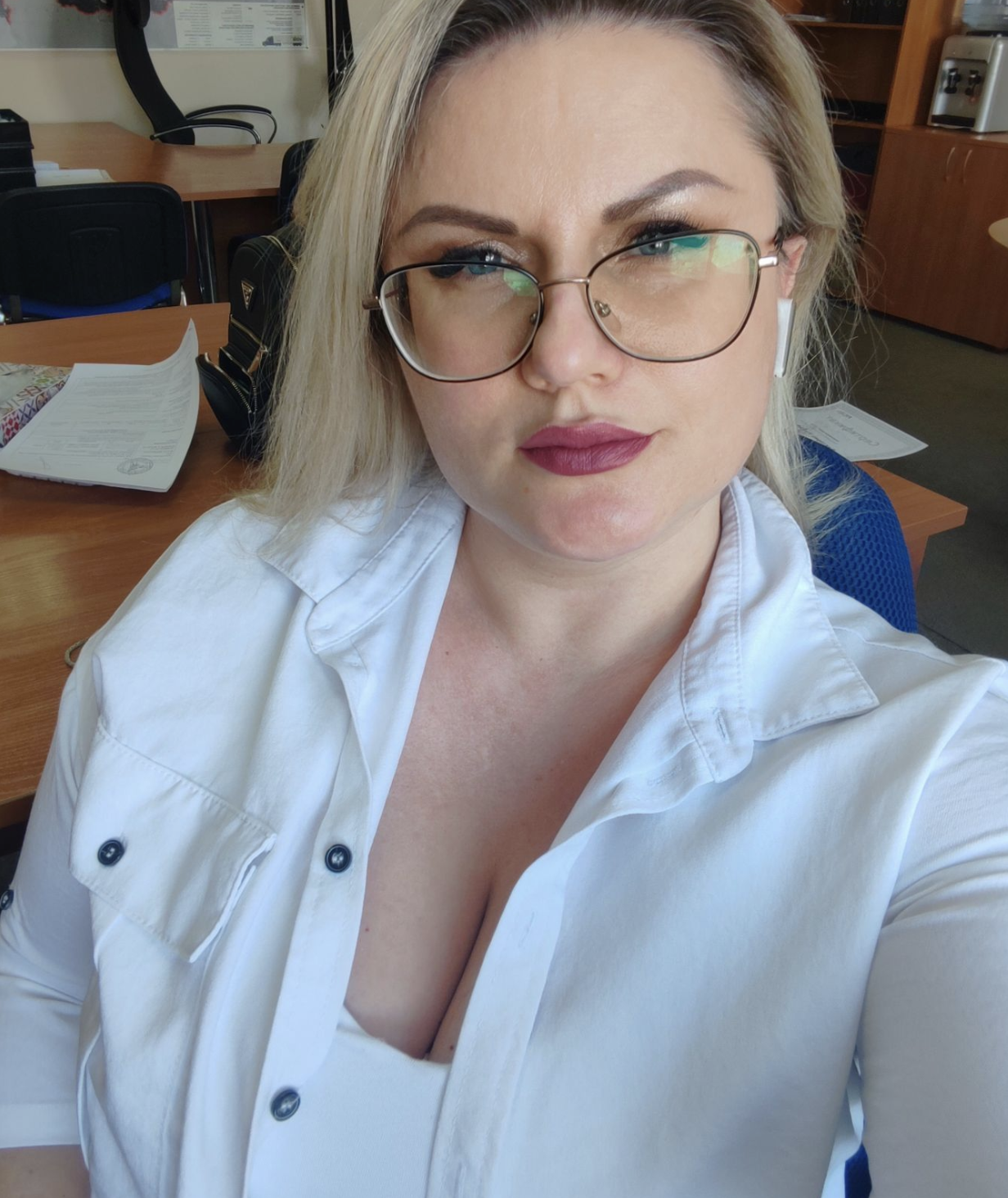 – Яка дитина у сорок один рік! – кричав на Настю чоловік. – У твоєму віці вже бабусями стають.Насте, дурниць не роби.