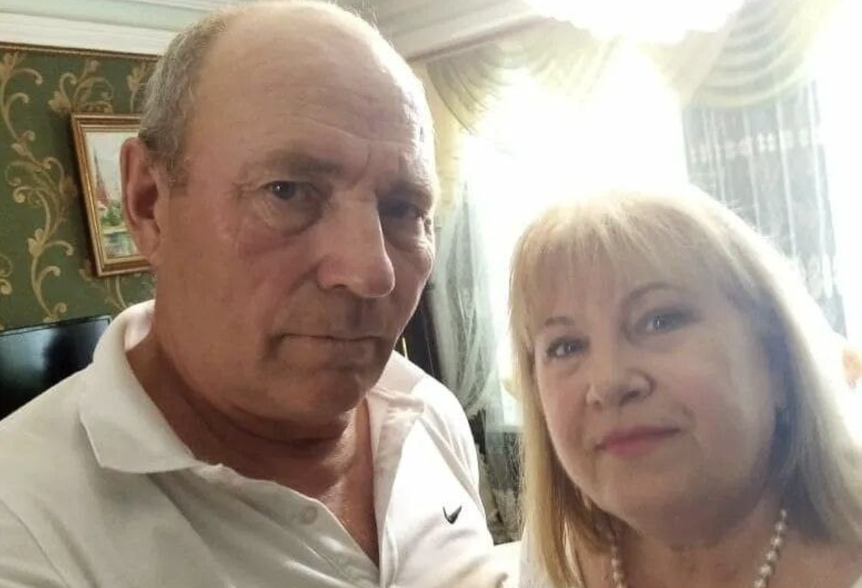 Я не раз зраджував дружині, але завжди замітав сліди. Бо, вибачте, але ми чоловіки і нам потрібно задовільняти свої потреби. Ми по природі самці! А от моя Мариночка взагалі безсоромна!!! Як вона могла так вчинити?! Це взагалі низько по відношенню до мене та дітей!