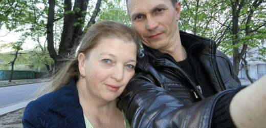 Місяць тому не стало мами – вона довго боролася з раком. І тато після похорону став сам не свій. Він не згадував маму, не говорив про неї. Більше того, всі спільні фотографії зникли з дому. Її одяг та взуття, інші речі просто зібрав у пакети та вивіз у гараж. А потім дізналася справжню причину таких “змін” і була шокована. Як він взагалі посмів з нами так підло вчинити?!