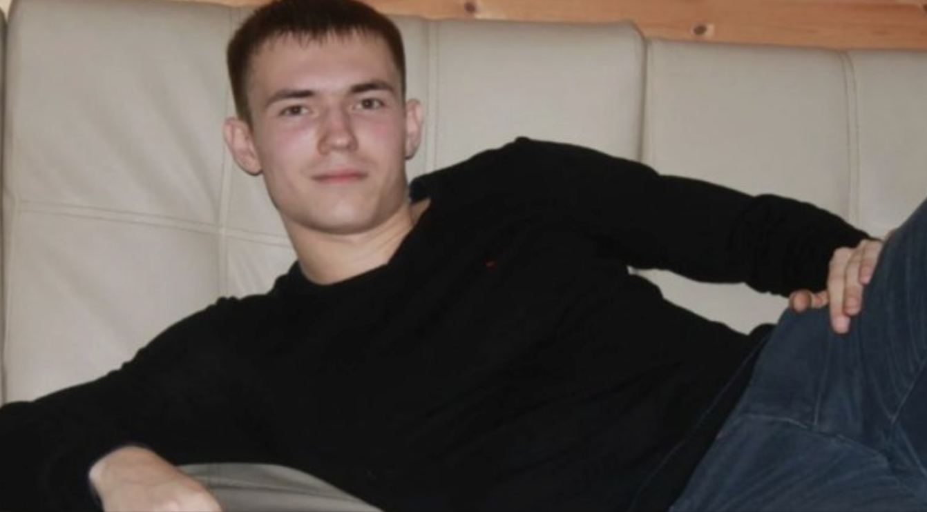 Після покупки квартири своєї мрії я запросив батьків та сестру Алісу в гості, але,Я відкрив справжню природу своєї сім’ї після купівлі квартири своєї мрії. Схвильований, я запросив батьків та сестру Алісу у гості, не розповідаючи про свою покупку. Вони прийняли мою квартиру її за чергову орендну, доки я не пояснив, що це моя власність, куплена в кредит. Це означало, що я більше не можу фінансово підтримувати Алісу. Їхня реакція була жахливою. “Ти збожеволів, Ян?