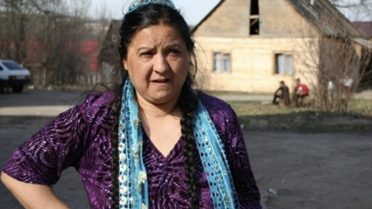 З дитинства я мріяла про велику і міцну родину. Про те, що чоловік мене дуже любитиме і піклуватиметься про мене. Уява малювала картини щасливого майбутнього, де мене оберігають та піклуються. Від нас із мамою батько пішов, коли я була маленькою, тому я розраховувала, що мої діти зростатимуть у повноцінній сім’ї, оточені любов’ю обох батьків. Коли я виросла, то зустріла чоловіка своєї мрії. Ми зустрічалися, а потім розписалися. Тільки з часом кохання почало згасати.