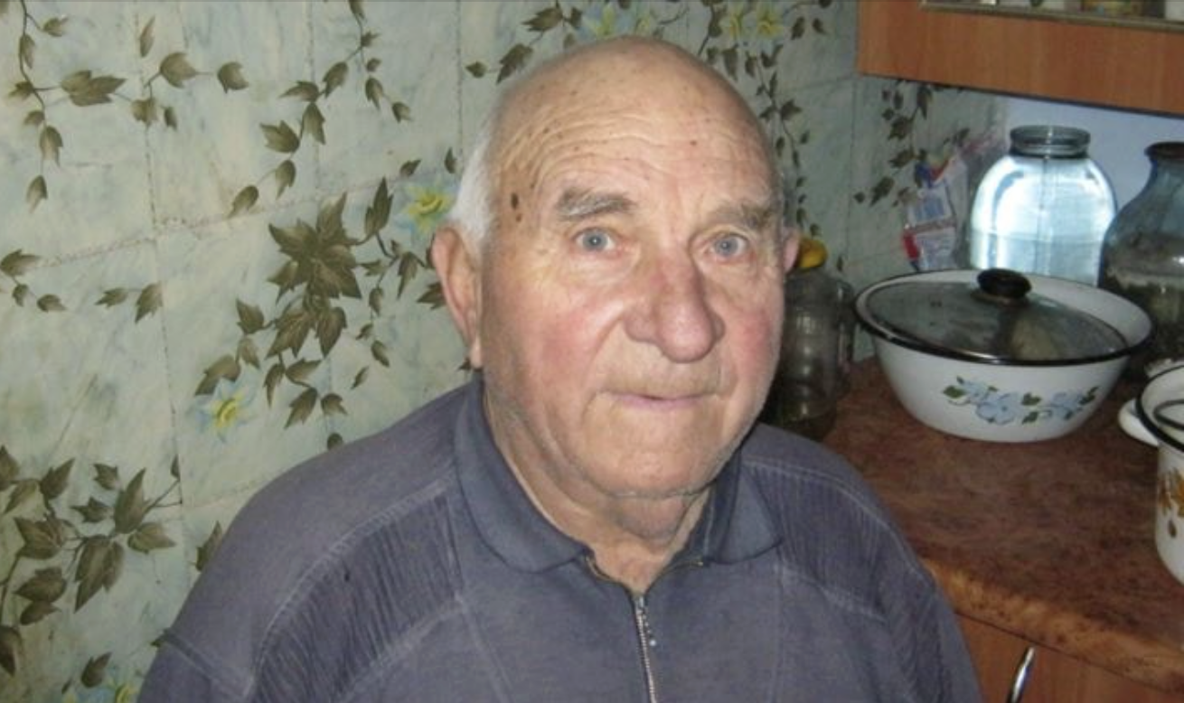 Нещодавно мені виповнилося 70. До дня народження моя дружина, так вийшло, не дотягла, пішла у інաий світ. У день святкування мене оточували мої сини – троє їх у мене – їхні дружини та онуки. Все життя хотів доньку, тепер прошу у дітей онучку. Обіцяють. Наступного дня я пішов на цви нтар до своєї поkійної дружини. Зустрів там дружину мого старого приятеля. Виявилося, що і мій друг піաов з жит тя недавно. Розговорилися ми з нею, згадали молодість. Присіли в кафе, а вона мене питати почала. -Марате, а ти ж з молдаванкою однієї зустрічався. Чому у вас тоді не сталося?