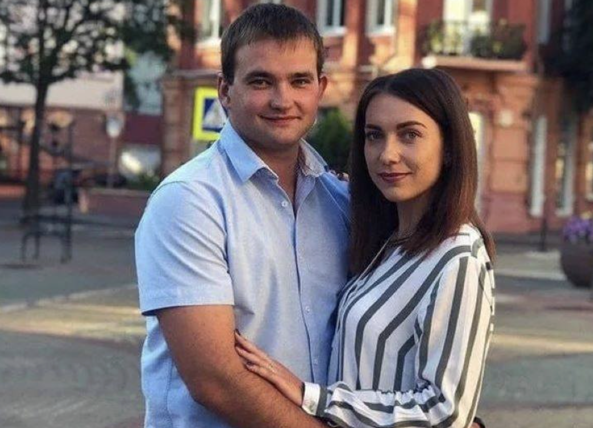 Нащо ти гроші чужим віддаєш, як в мене скоро дитина народиться? – Образився на мене і рідний син і чоловік. Не можуть мого вчинку зрозуміти. Мовляв, тисячу євро сторонній людині подарувала. Та все не зовсім так. Допоможіть мені розібратися. Як би ви вчинили на моєму місці?