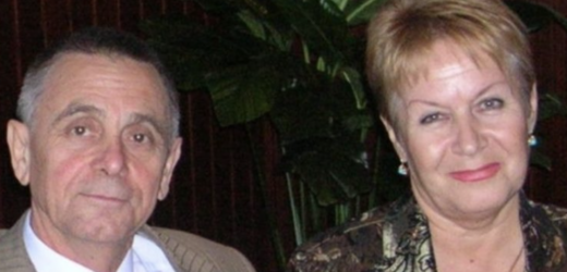 Рівно 50 років тому вони поклялися один одному у вічному коханні, вірності та підтримці. А сьогодні, з ранку раніше, після того, як жінка вбралася, вона пішла на кухню, щоб приготувати коханому розкішний сніданок. Як тільки вона торкнулася плити на кухню зайшов чоловік. — Нічого не чіпай! Сьогодні ти не готуватимеш! Ми разом цілих 50 років, треба провести цей день незабутньо, і вручив їй букет ніжних троянд. Жінка опустила обличчя до пелюсток. За мить солодкий аромат торкнувся її. — Але поспішай! Швиденько одягайся, я дуже зголоднів… Вони йшли звичними вуличками. Вони любили жити у своєму містечку.