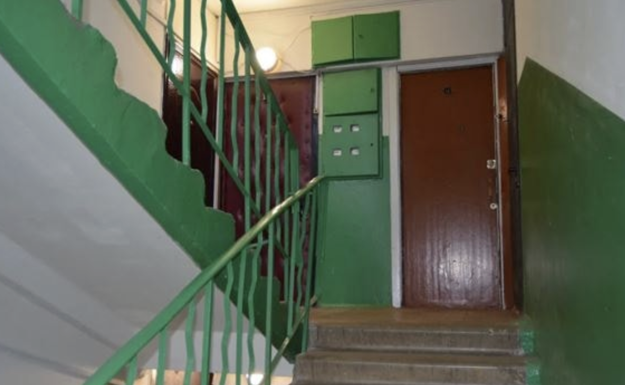 Мені здавалося, що в молодості я була досить розумною, але після того, як вийшла на пенсію, зрозуміла, що мудрість приходить з часом. Чим старша людина, тим вона розумніша. Можливо, далося взнаки те, що я тепер не працюю і є більше часу на роздуми. На відміну від своїх ровесників, увесь свій вільний час я приділяю собі, а не дітям та онукам. Я вважаю, що я цього заслужила. Скільки себе пам’ятаю, я завжди була комусь винна. Спочатку я мала допомагати батькам, потім мала добре вчитися, потім вийти заміж, догоджати чоловікові, наро дити дітей, доглядати їх і так далі тощо. Крім того, я мала працювати на роботі.