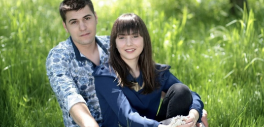 Під час навчання донька зустріла Юру. Він старший за неї на 3 роки. Хороший хлопчина, тільки з неповної сім’ї. Тата свого він і не знав, а мама поїхала на заробітки, коли йому було 10. Шкода мені було хлопця, що ріс без батьків. Виховувала Юру бабуся.  – Я хочу тепер свою велику дружню сім’ю, бо сам такого не мав – сказав якось Юра.  За кілька днів Юра просив у нас дозволу одружитись з Вірою. Ми погодились. Все було добре до їх поїздки в Карпати, де і мала відбутися пропозиція. Та вони після відпочинку на межі розставання.