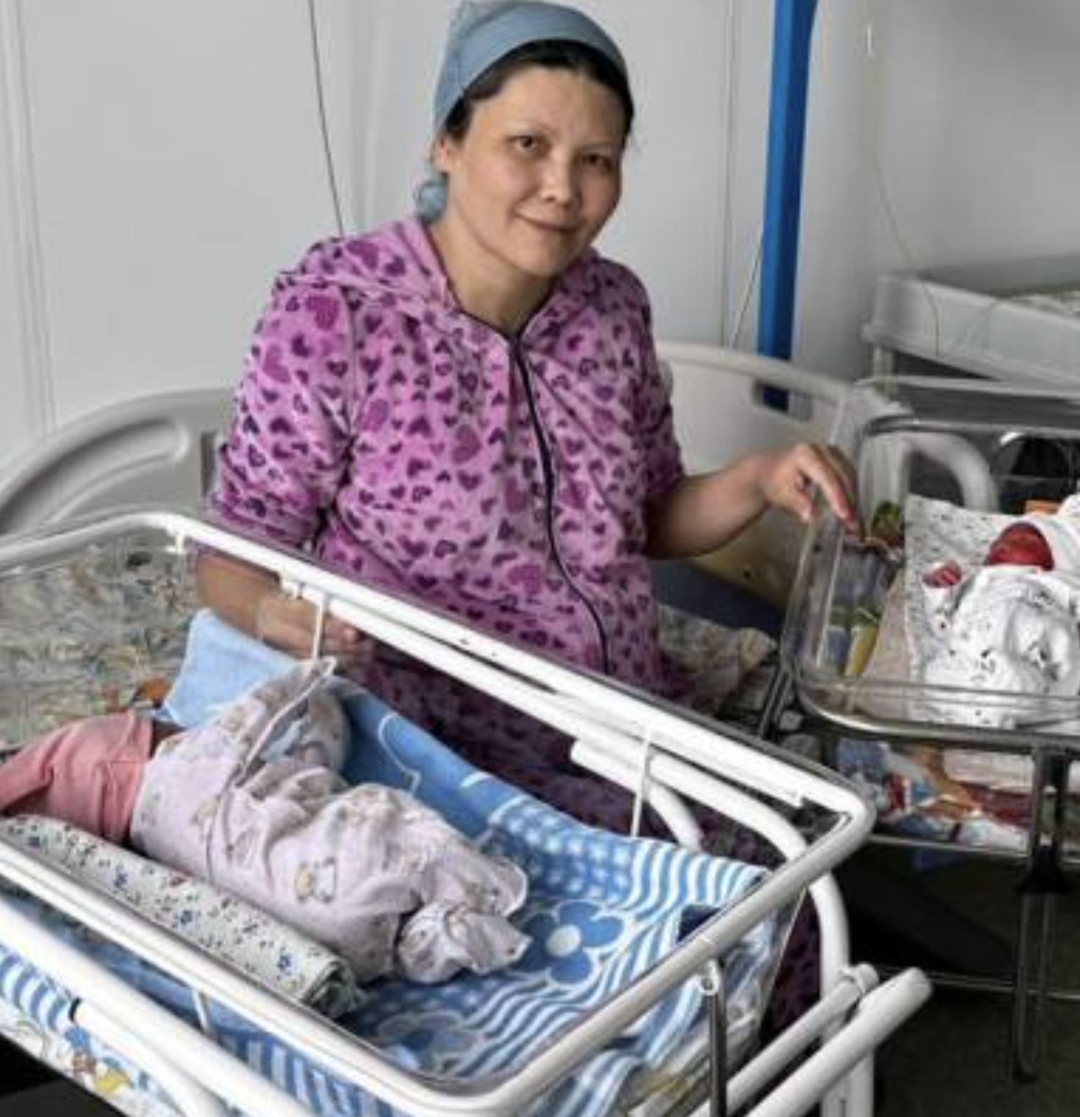 “Алло, – Ваша дружина народила двійню! – Але… мені 52 роки… і в мене немає дружини! – Ну, не знаю…їдьте подивіться, каже, що ваші…”